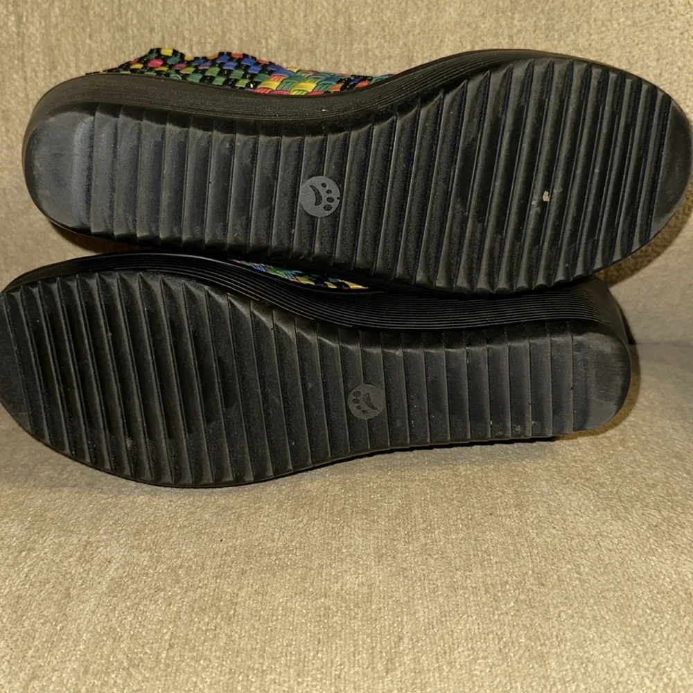 BARE TRAPS Women’s Memory Foam Umma Wedge Heel Rainbow Woven Sandal Size 8.5